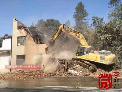 昌景黄高铁祁门南站场站地块房屋拆迁工作正式启动，建筑物拆除作业有序推进